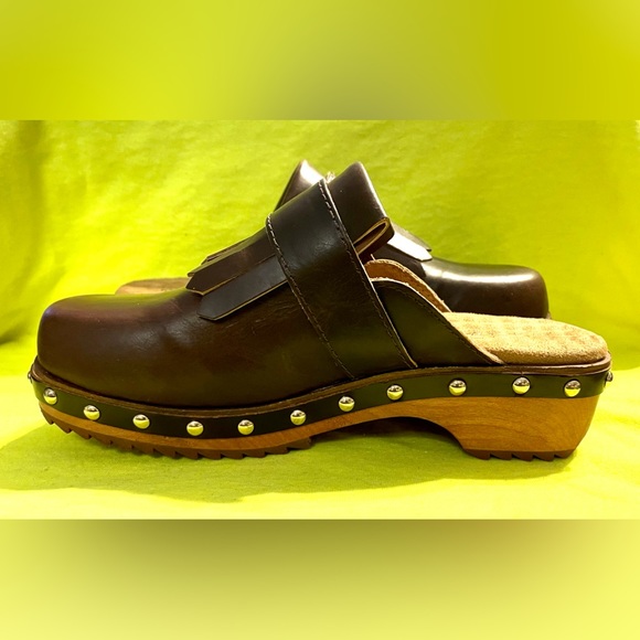 KELSI DAGGER BROOKLYN: Woman size 6 Brown leather clogs that slip on with ease. - Picture 3 of 11